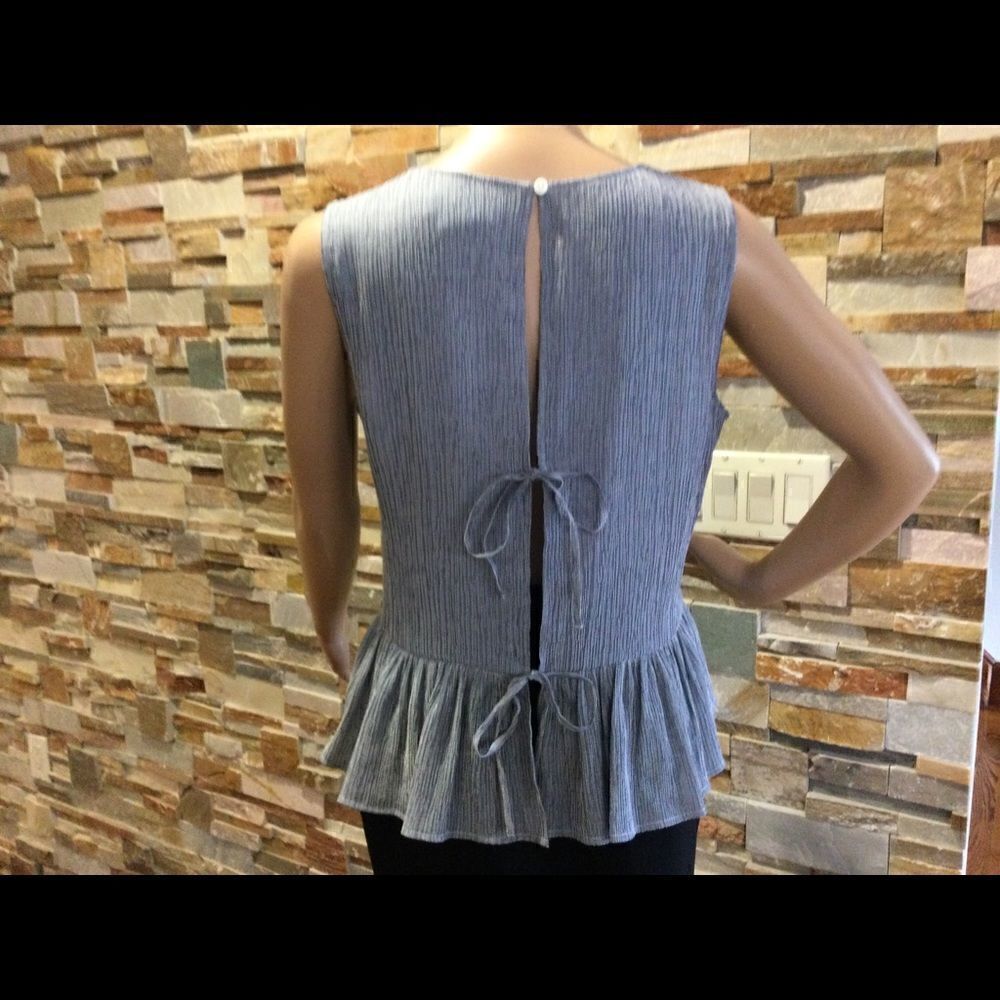 CLUB MONACO V- Neck blouse - Picture 3 of 6